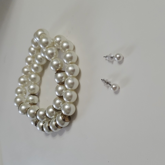 Fashion Nova Jewelry - Pearl Earrings and Bracelet Set